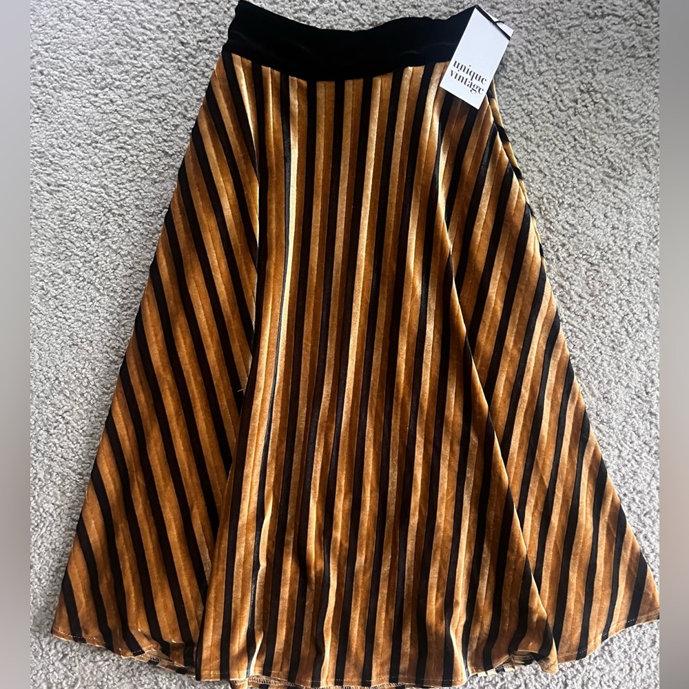 Unique Vintage 1970s Black & Mustard Velvet Midi Skirt XS